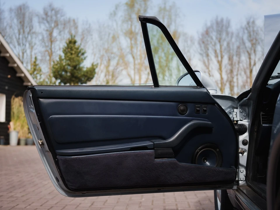 1996 Porsche 993 Carrera 4 - Image 15 of 31