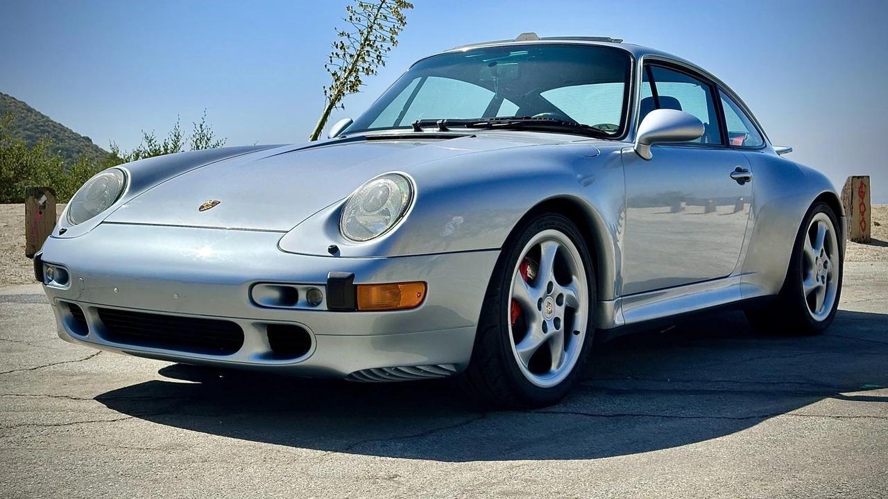 1996 Porsche 993 Carrera 4S - Image 24 of 31