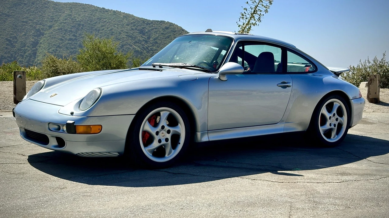1996 Porsche 993 Carrera 4S - Image 25 of 31