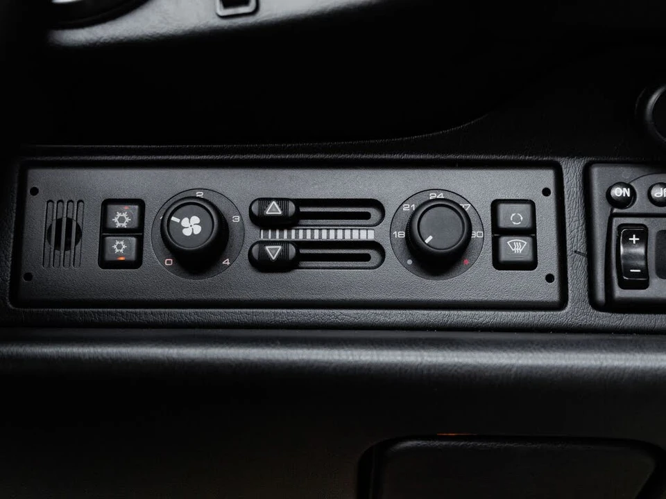 1996 Porsche 993 Carrera 4S - Image 25 of 31