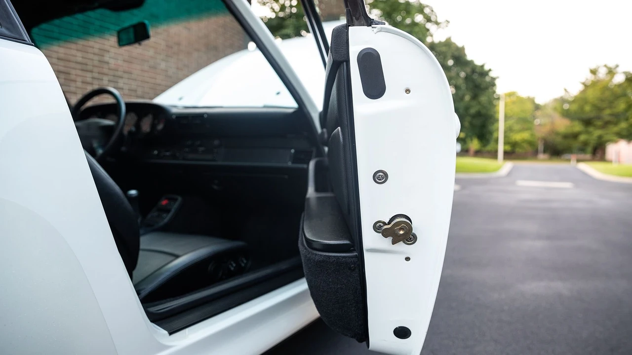 1996 Porsche 993 Carrera 4S - Image 26 of 31