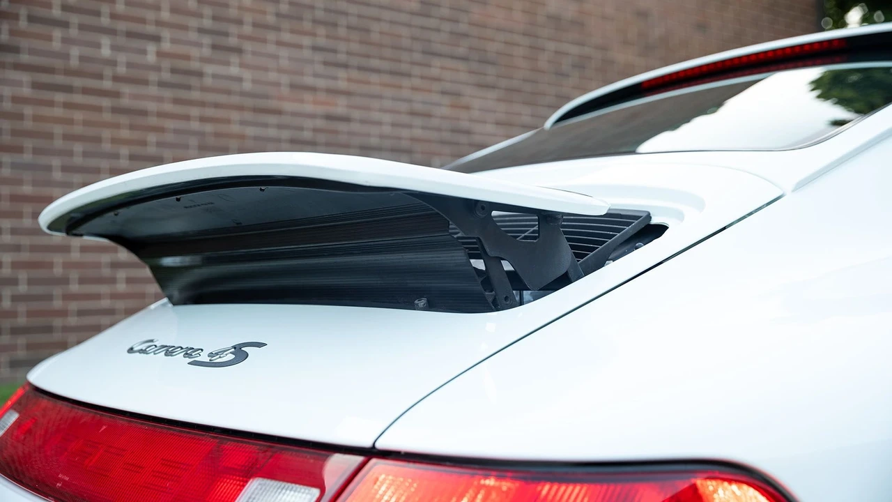 1996 Porsche 993 Carrera 4S - Image 24 of 31