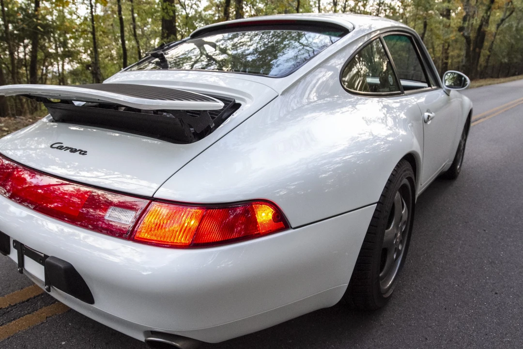 1996 Porsche 993 Carrera - Image 8 of 31