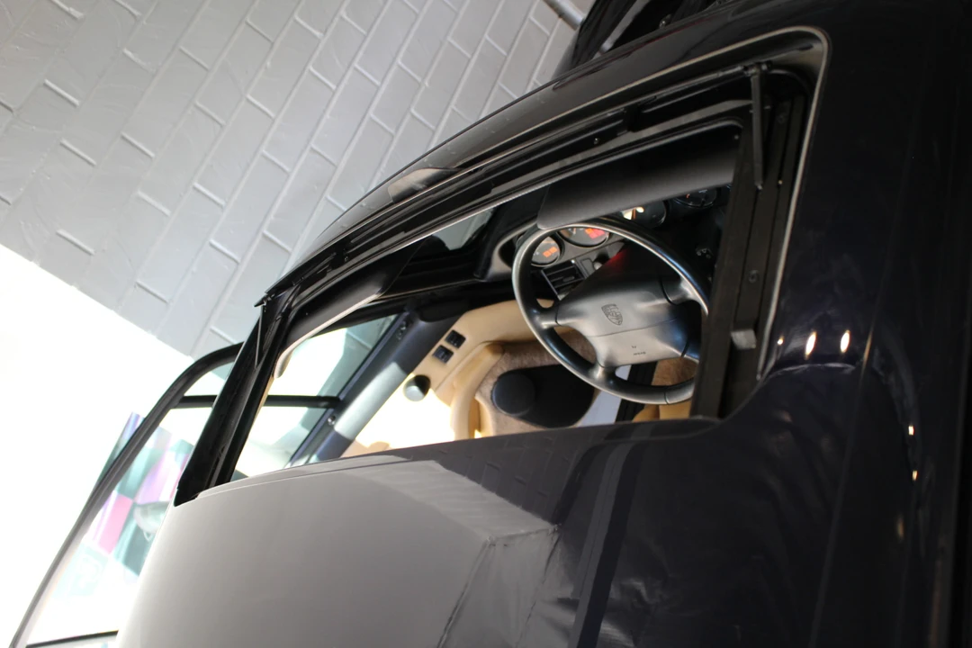 1996 Porsche 993 Carrera - Image 24 of 31