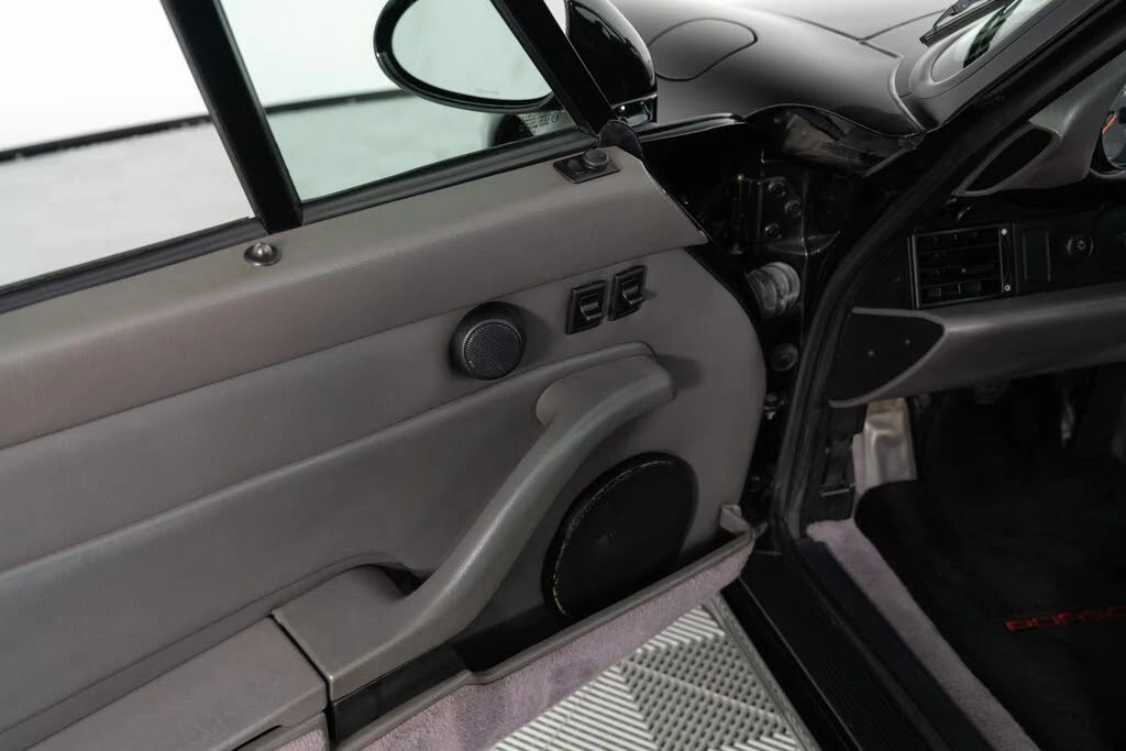 1996 Porsche 993 Carrera - Image 28 of 31