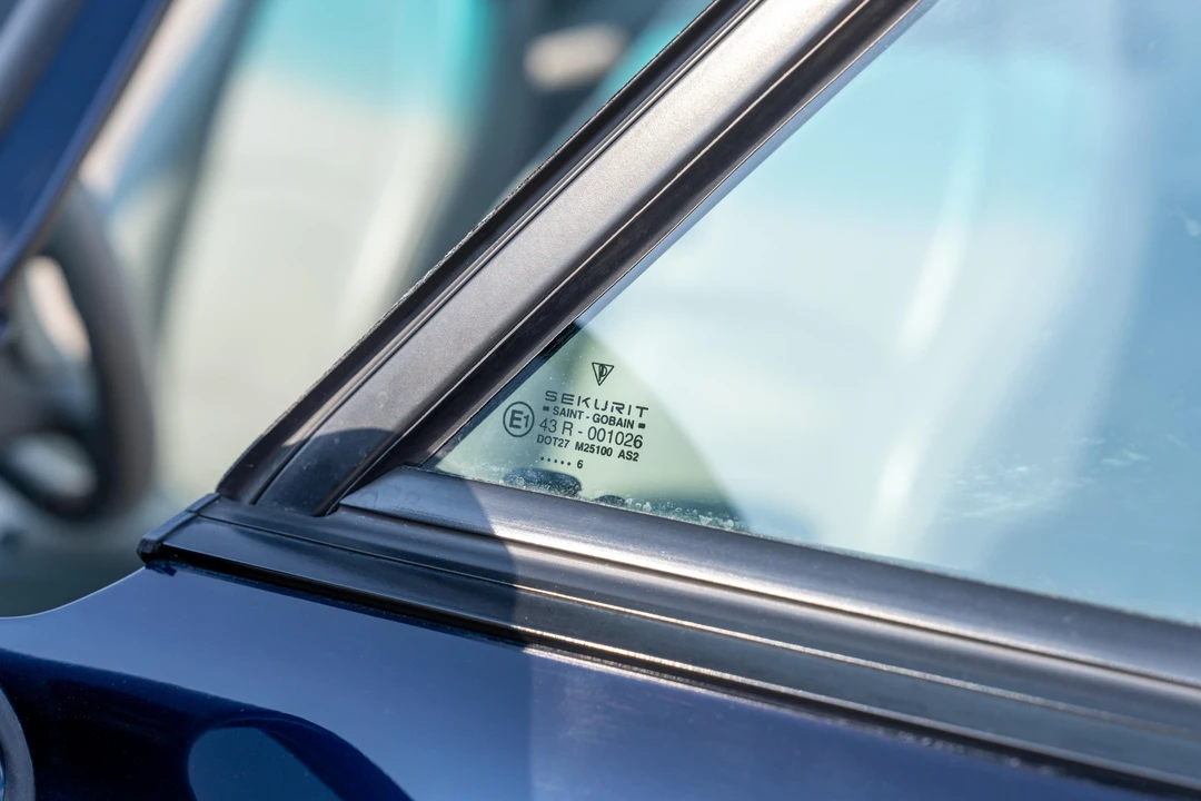 1996 Porsche 993 Carrera - Image 28 of 31