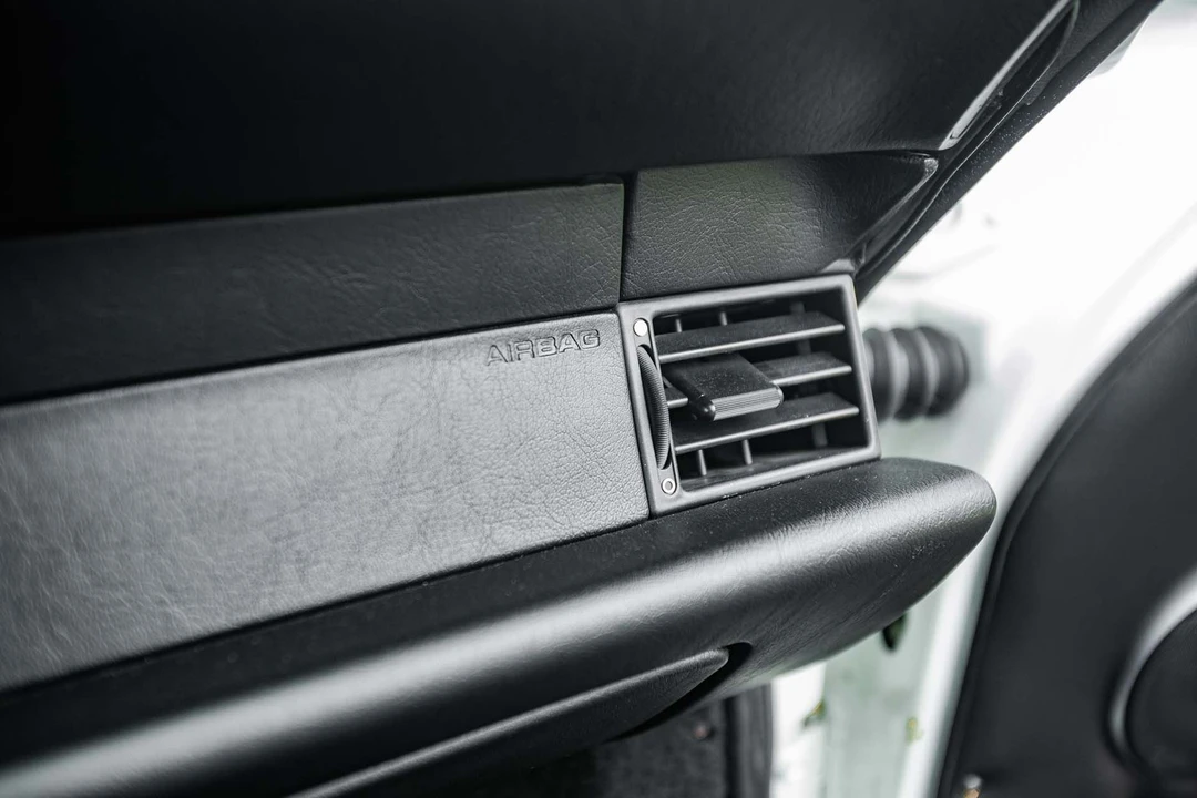 1996 Porsche 993 Carrera - Image 4 of 31