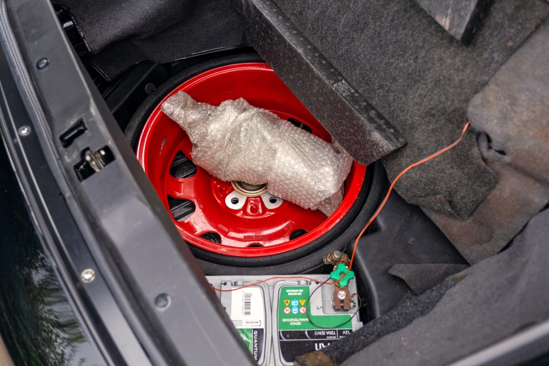 1996 Porsche 993 Carrera 4 - Image 27 of 31