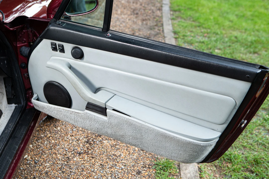 1996 Porsche 993 Carrera 4 - Image 5 of 23