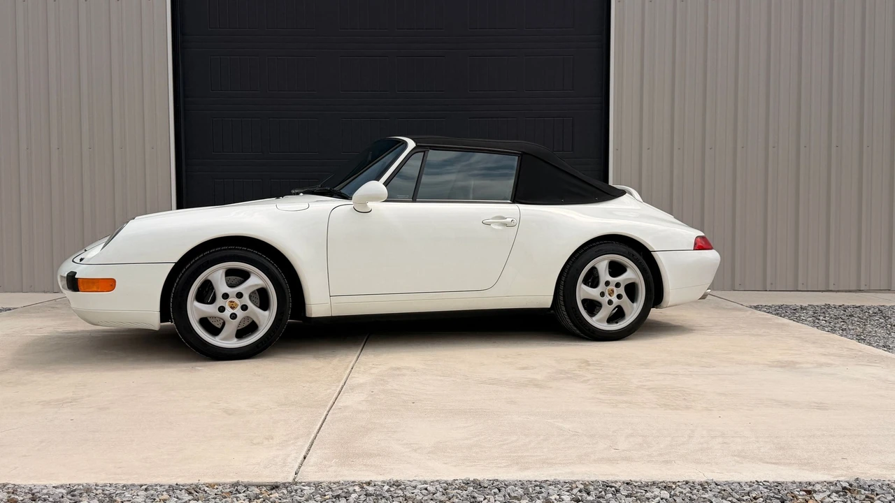 1996 Porsche 993 Carrera - Image 2 of 31