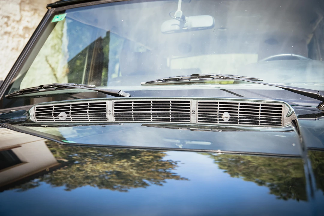1996 Land Rover Range Rover Classic - Image 14 of 31