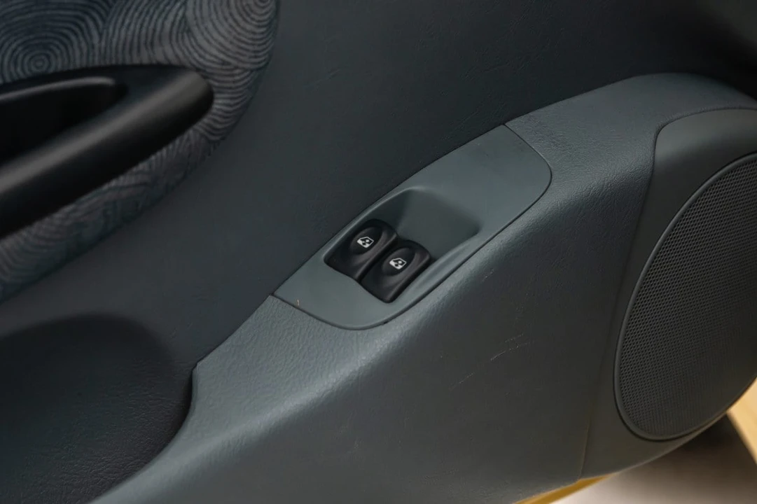 1996 Renault Megane 1st Gen - Image 13 of 30