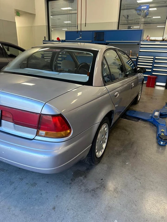 1996 Saturn - Image 4 of 10