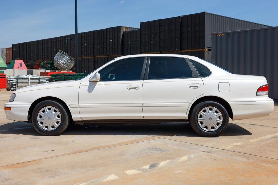 1996 Toyota Avalon 1st Gen - Image 3 of 7