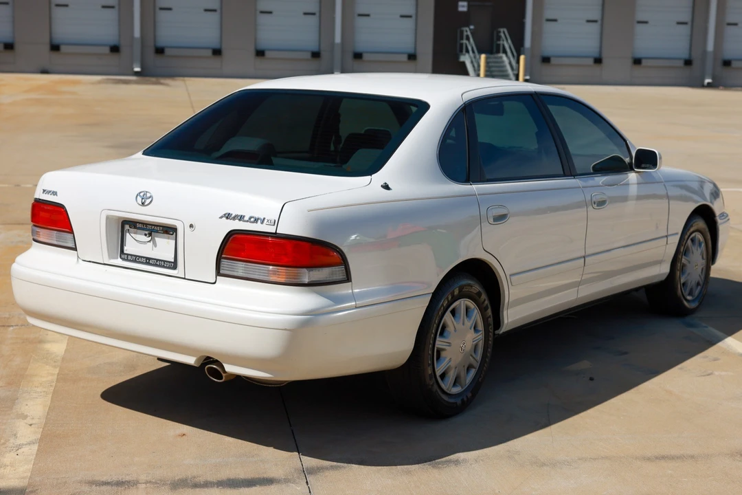 1996 Toyota Avalon 1st Gen - Image 2 of 7