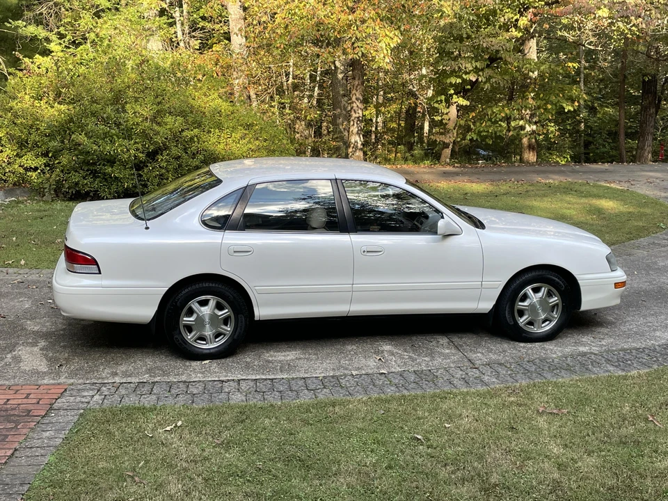 1996 Toyota Avalon 1st Gen - Image 16 of 31