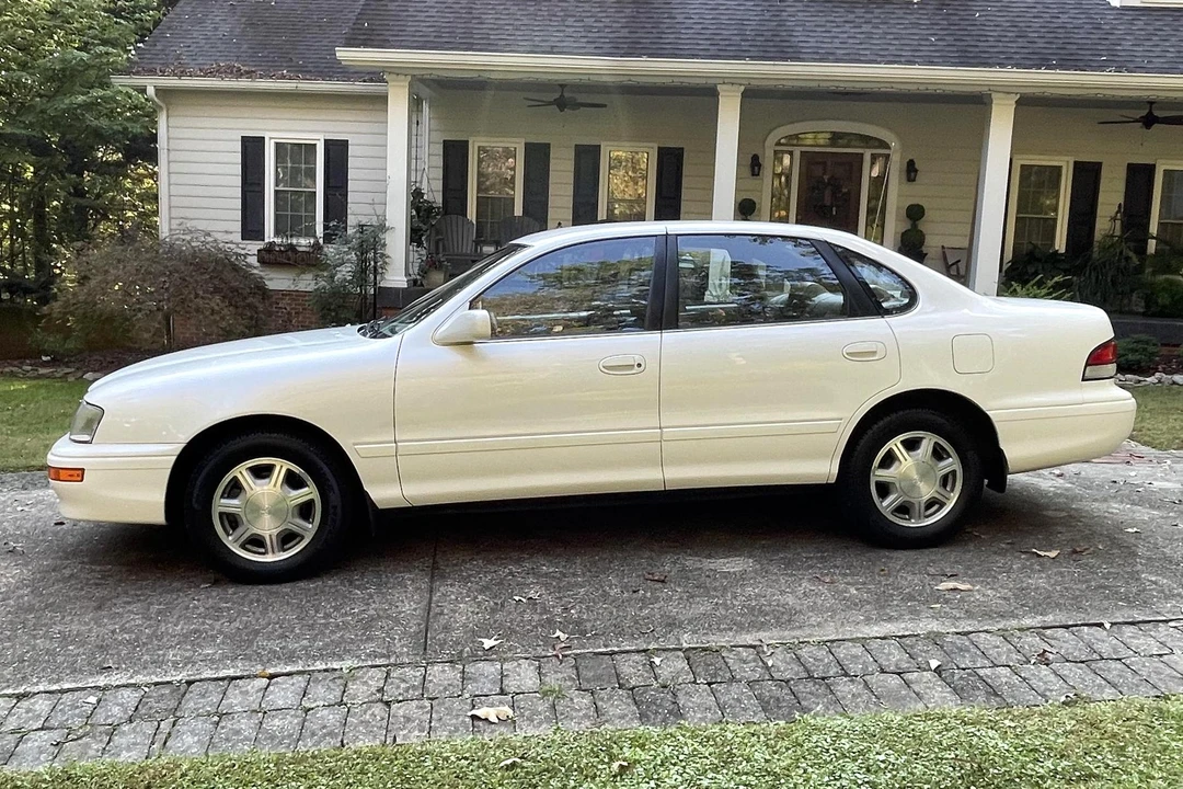 1996 Toyota Avalon 1st Gen - Image 3 of 31