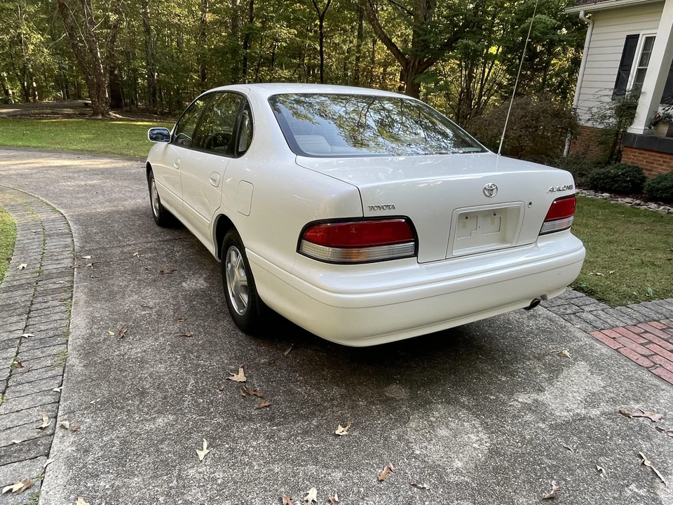 1996 Toyota Avalon 1st Gen - Image 10 of 31