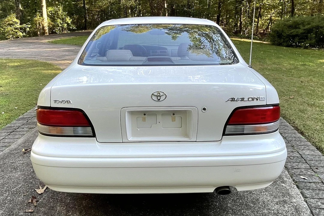 1996 Toyota Avalon 1st Gen - Image 5 of 31