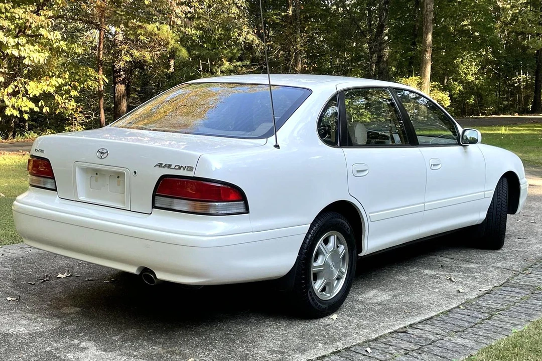 1996 Toyota Avalon 1st Gen - Image 4 of 31