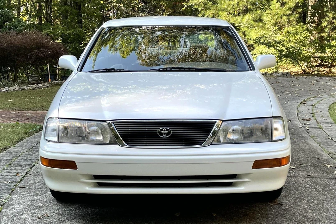 1996 Toyota Avalon 1st Gen - Image 2 of 31