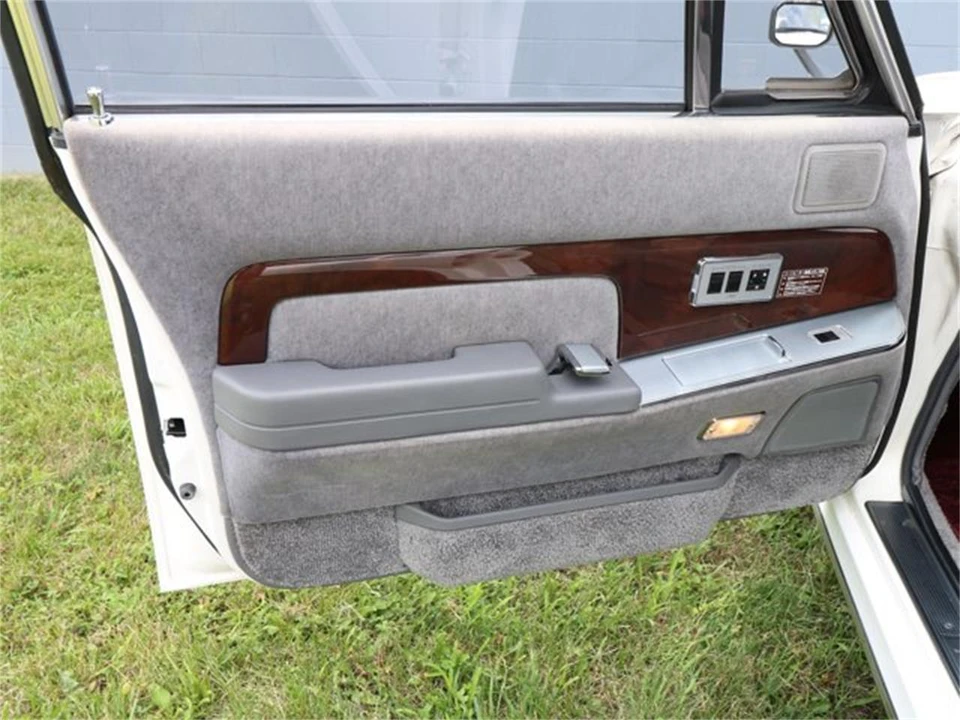 1996 Toyota Century 1st Gen - Image 17 of 31