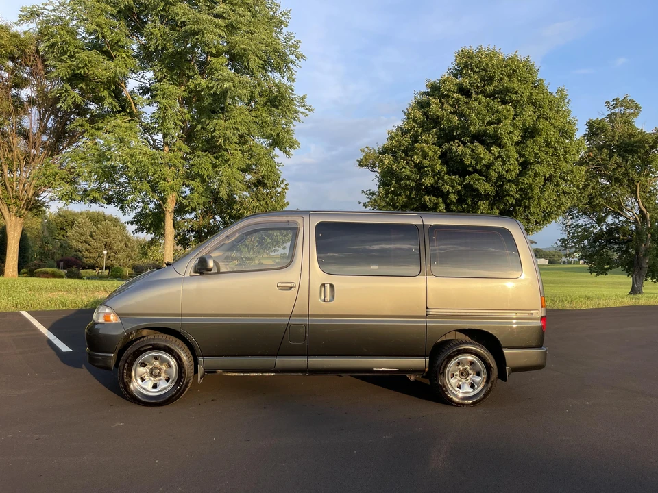 1996 Toyota Granvia 4th Gen - Image 8 of 31