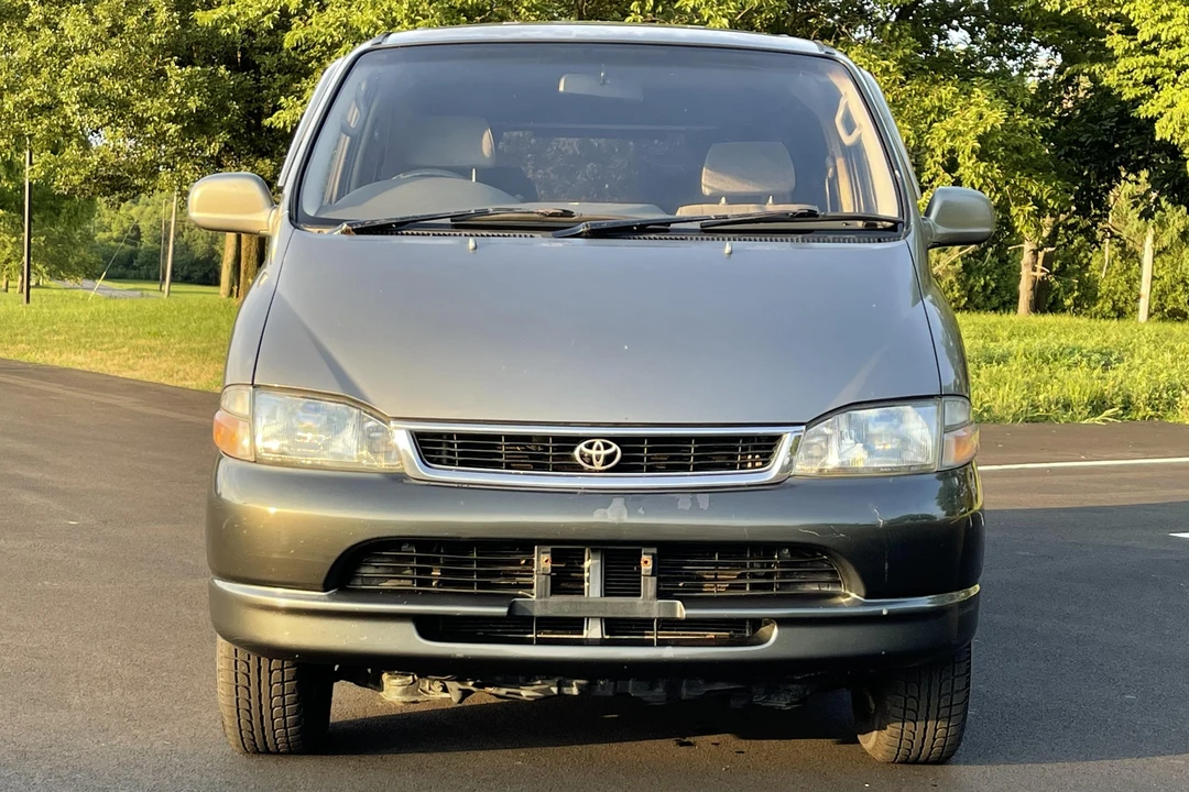 1996 Toyota Granvia 4th Gen - Image 2 of 31