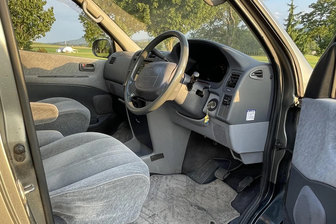 1996 Toyota Granvia 4th Gen - Image 24 of 31