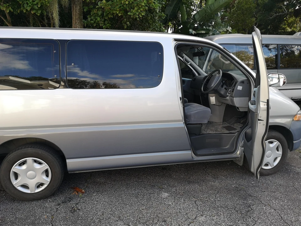 1996 Toyota Granvia 4th Gen - Image 11 of 31