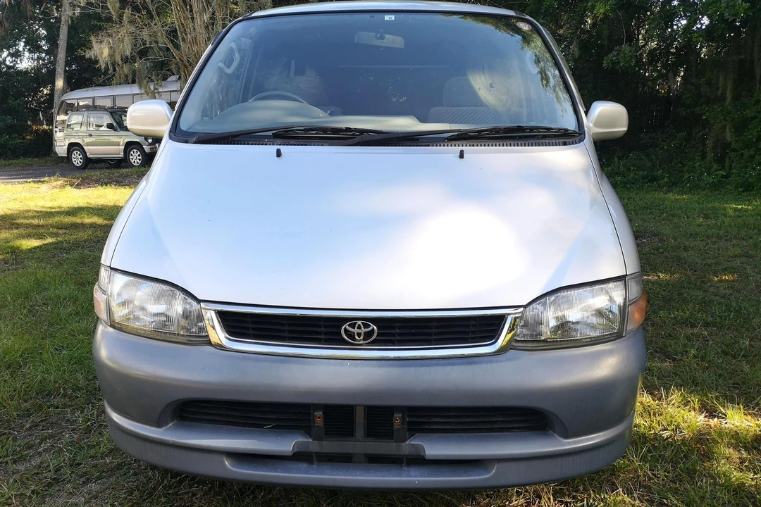 1996 Toyota Granvia 4th Gen - Image 2 of 31