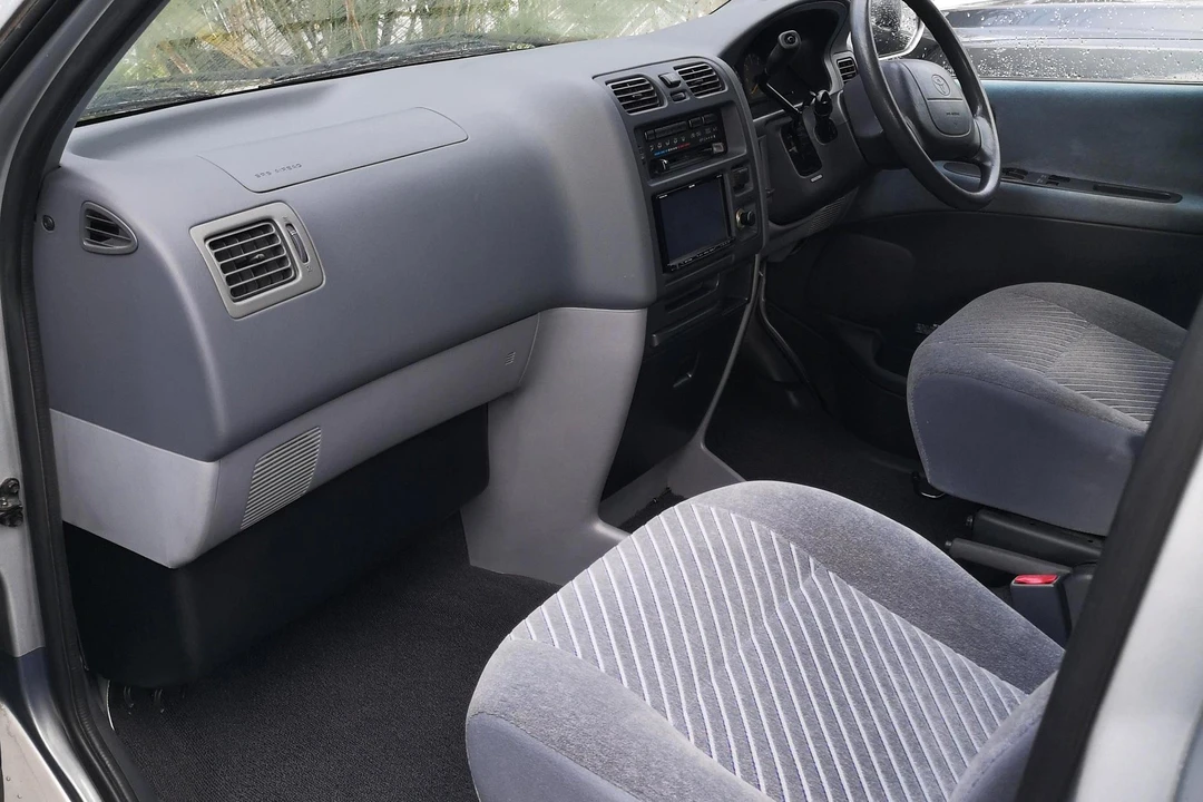 1996 Toyota Granvia 4th Gen - Image 21 of 31