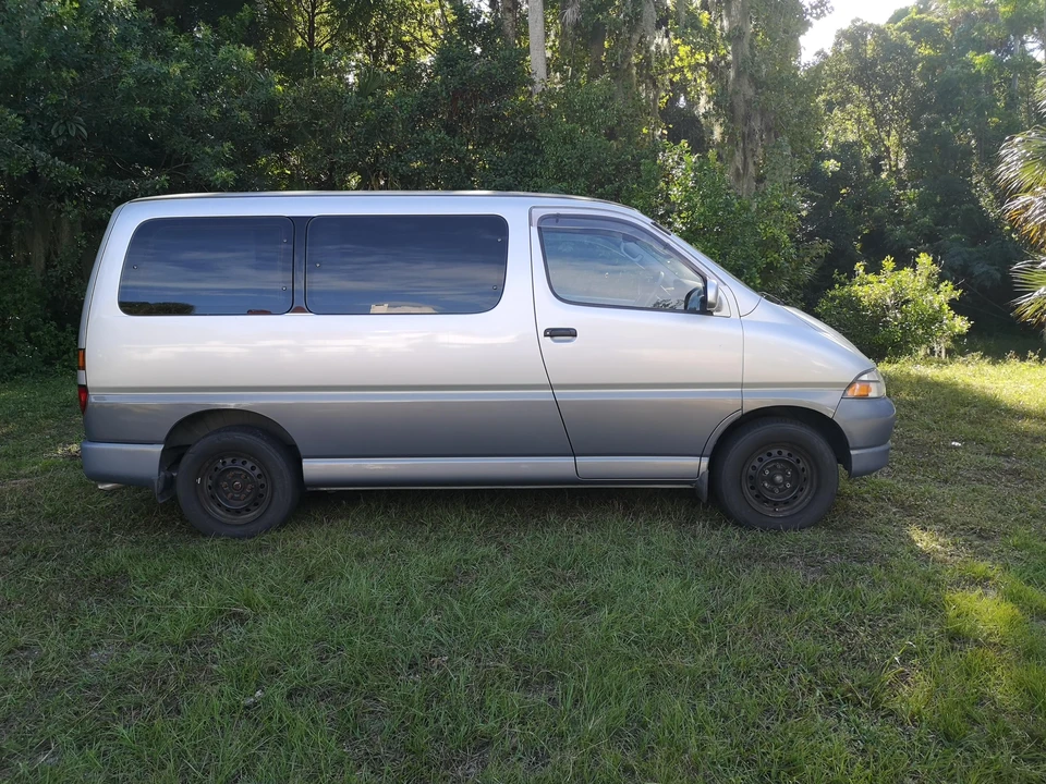1996 Toyota Granvia 4th Gen - Image 12 of 31