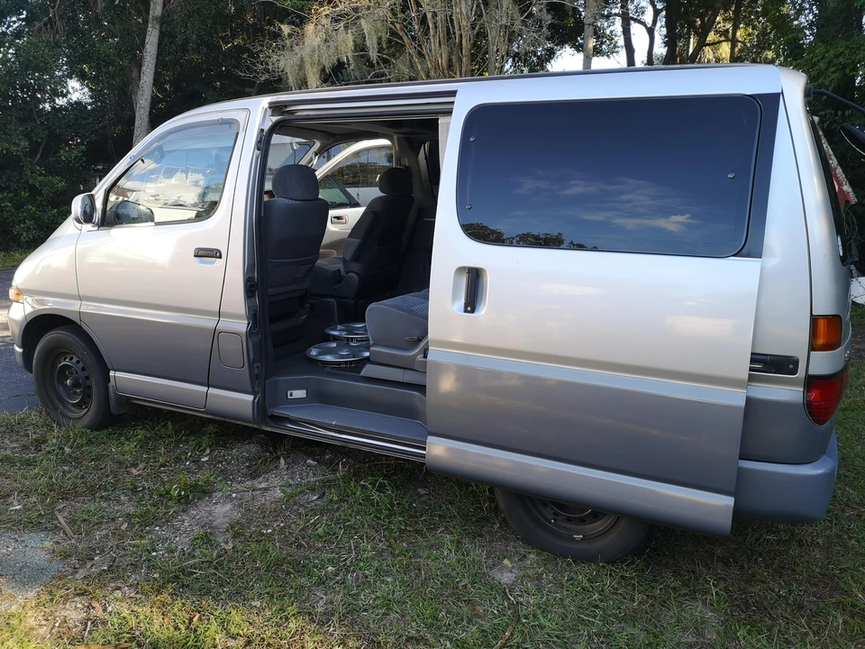 1996 Toyota Granvia 4th Gen - Image 9 of 31