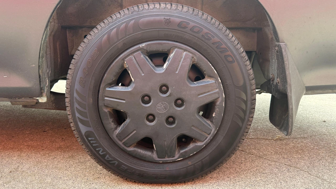 1996 Toyota HiAce 4th Gen - Image 30 of 31