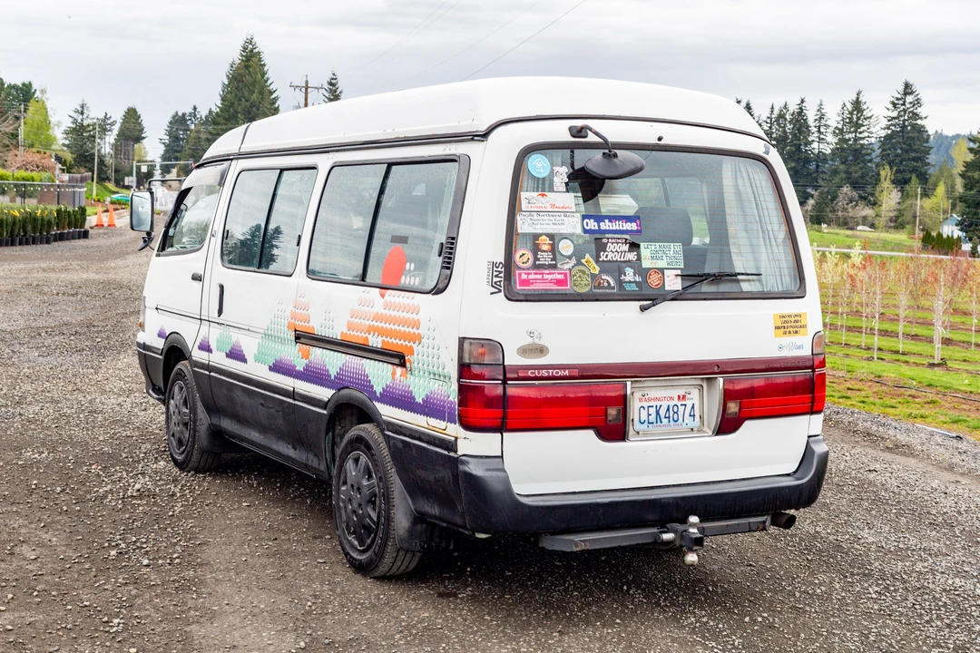 1996 Toyota HiAce 4th Gen - Image 8 of 31