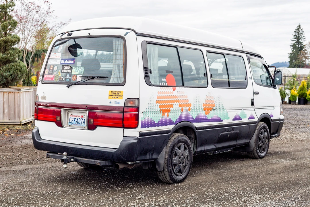 1996 Toyota HiAce 4th Gen - Image 10 of 31