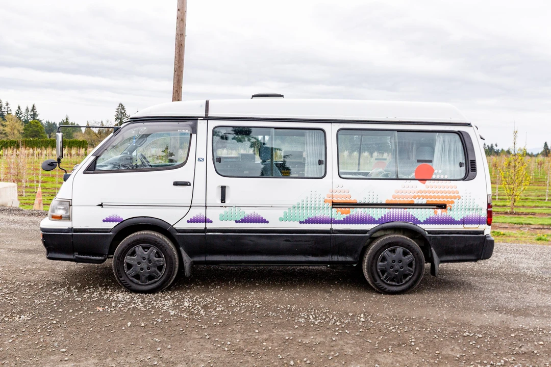 1996 Toyota HiAce 4th Gen - Image 7 of 31