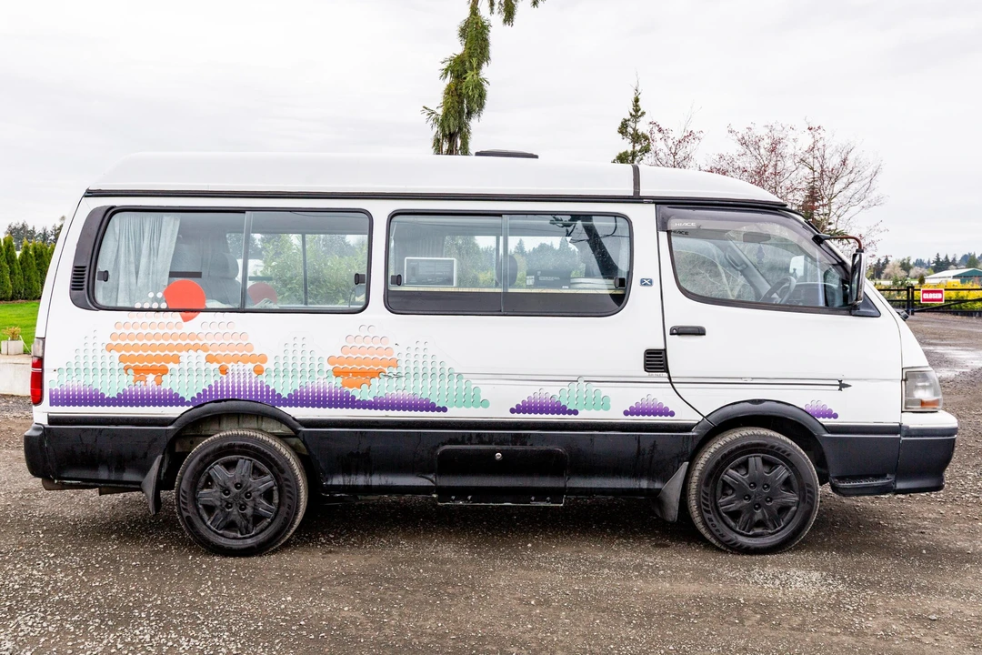 1996 Toyota HiAce 4th Gen - Image 3 of 31