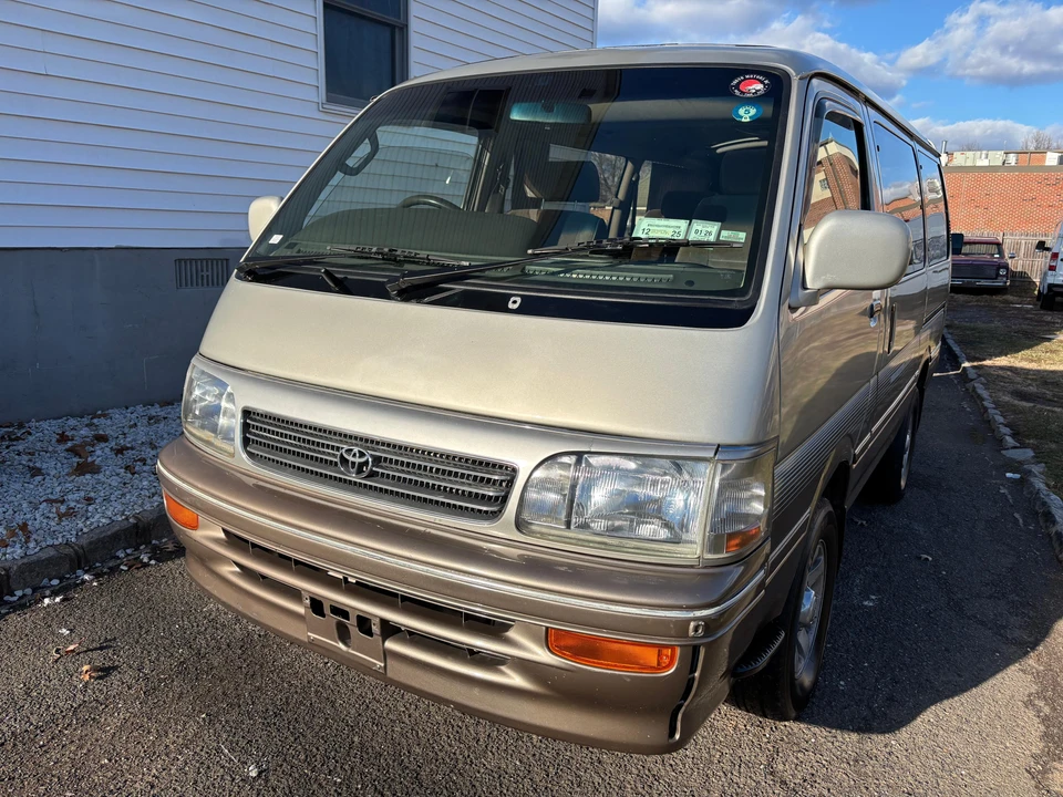 1996 Toyota HiAce 4th Gen - Image 12 of 31