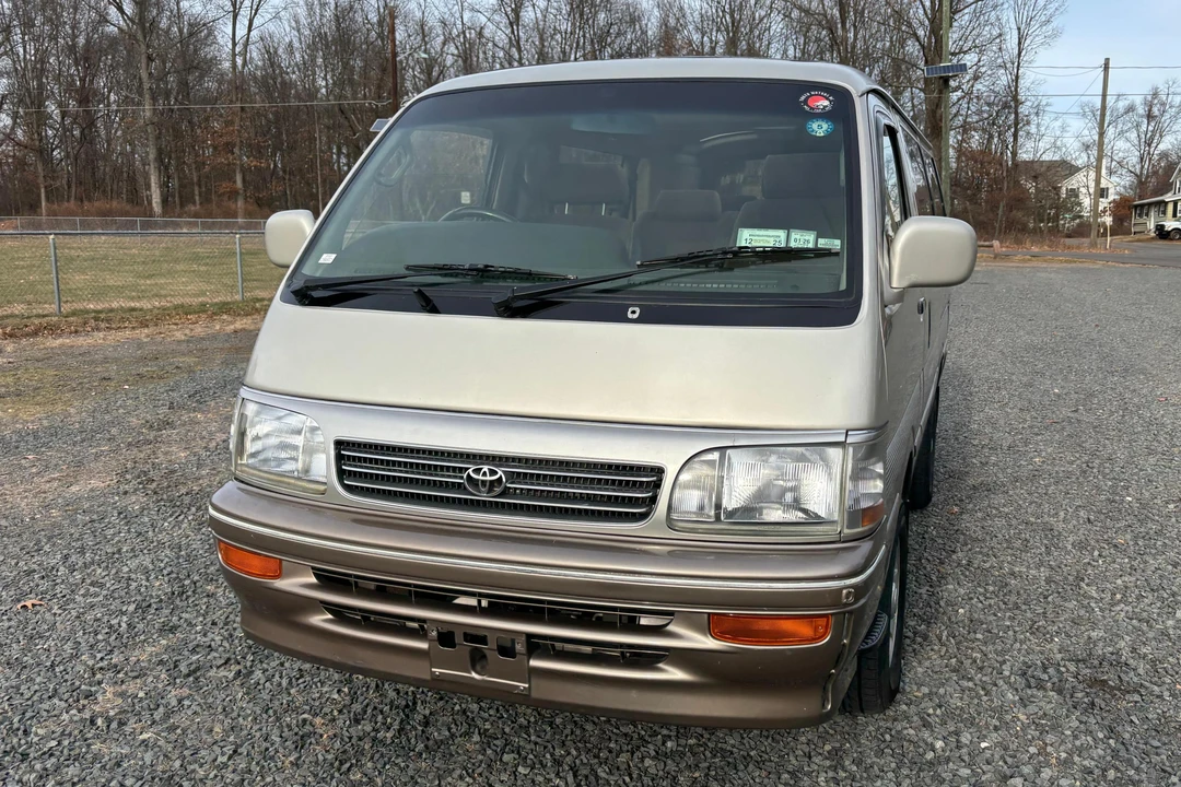 1996 Toyota HiAce 4th Gen - Image 2 of 31