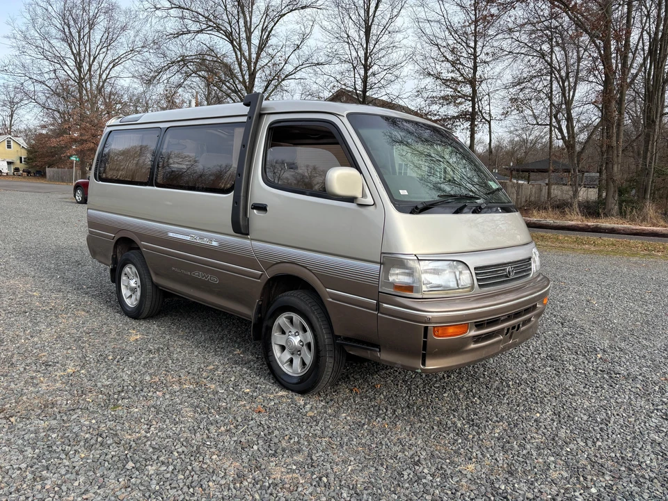 1996 Toyota HiAce 4th Gen - Image 11 of 31
