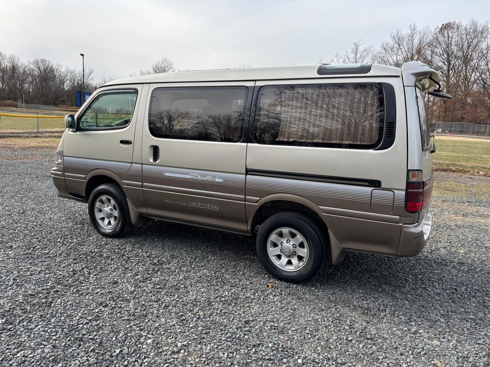 1996 Toyota HiAce 4th Gen - Image 8 of 31