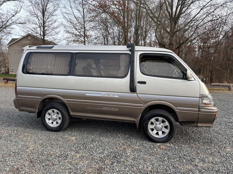 1996 Toyota HiAce 4th Gen - Image 10 of 31
