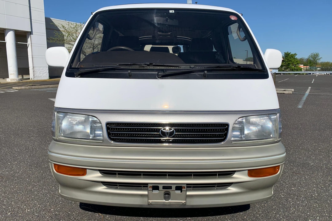 1996 Toyota HiAce 4th Gen - Image 2 of 31