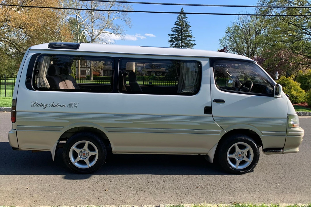 1996 Toyota HiAce 4th Gen - Image 3 of 31