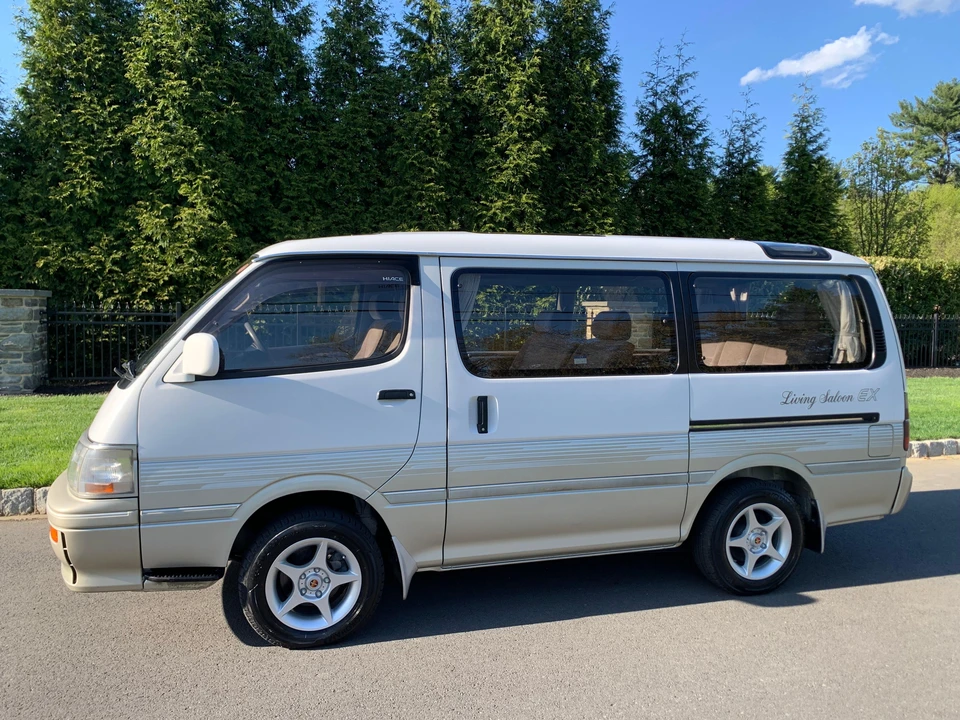 1996 Toyota HiAce 4th Gen - Image 11 of 31