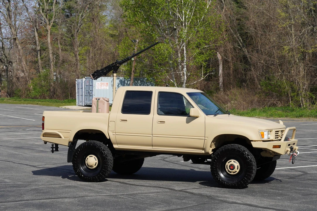 1996 Toyota Hilux 5th Gen - Image 11 of 31