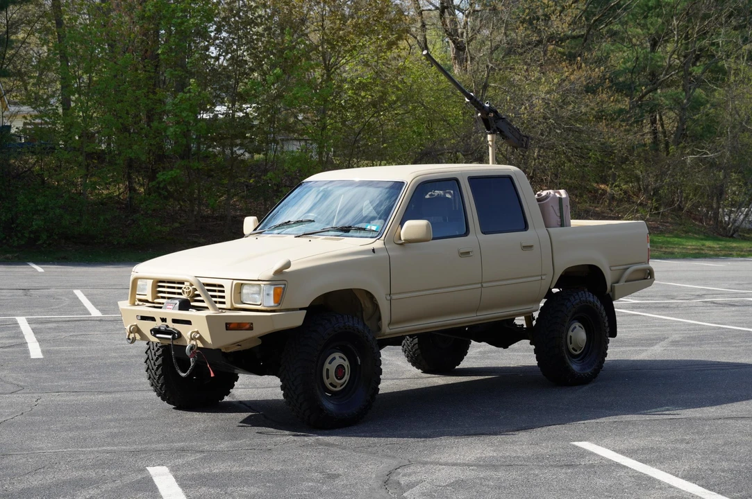 1996 Toyota Hilux 5th Gen - Image 2 of 31