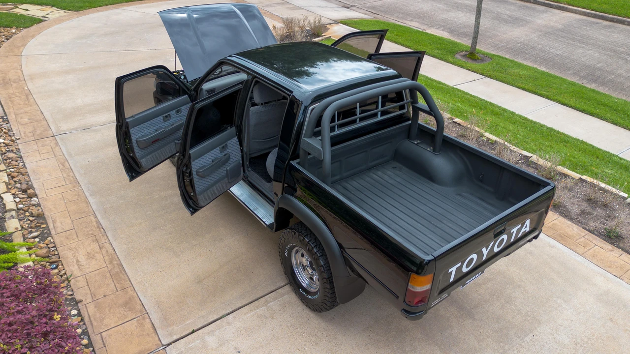 1996 Toyota Hilux 5th Gen - Image 15 of 31